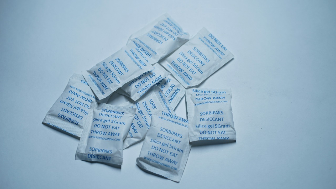 Woman shares genius hack proving you should never toss silica gel packets