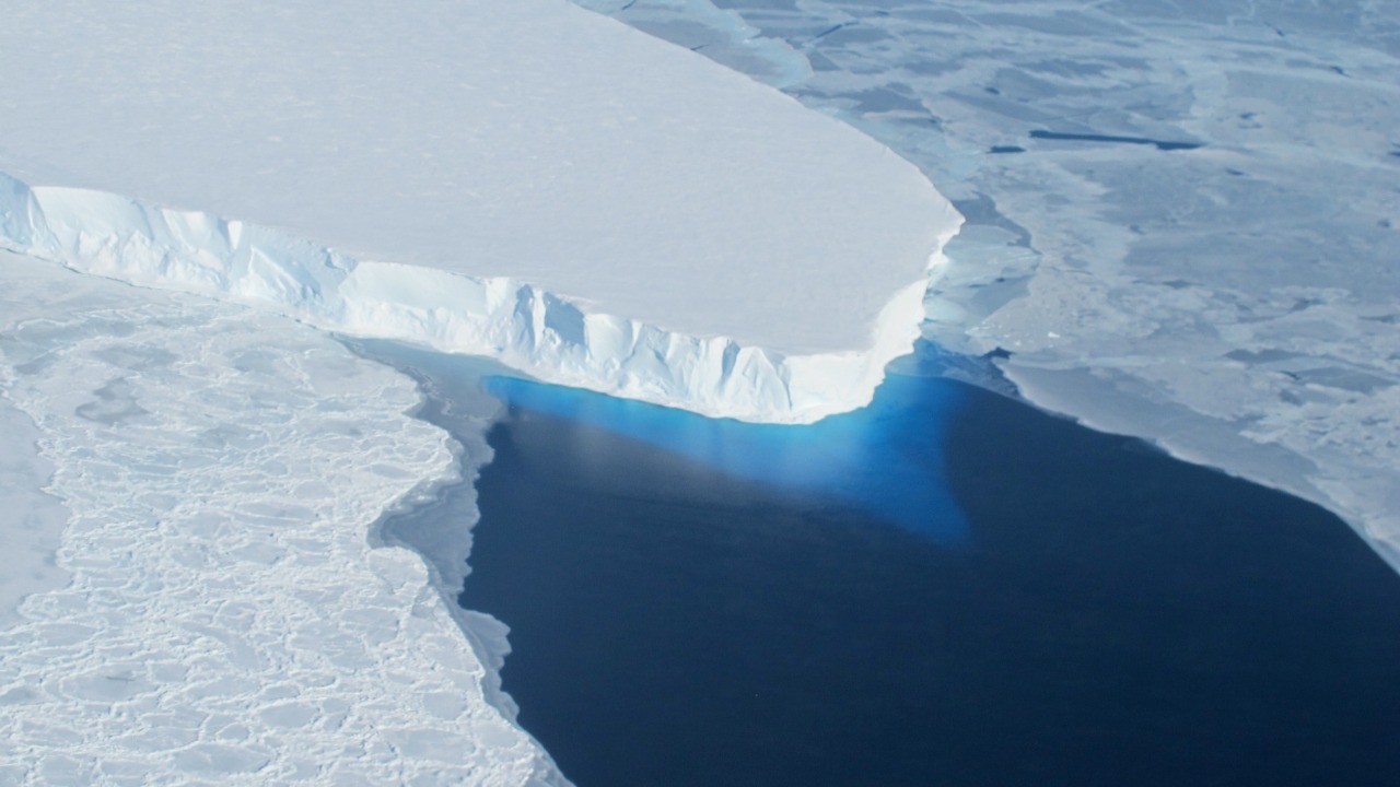 Thwaites Glacier — Image Credit: NASA - Public domain/Wiki Commons