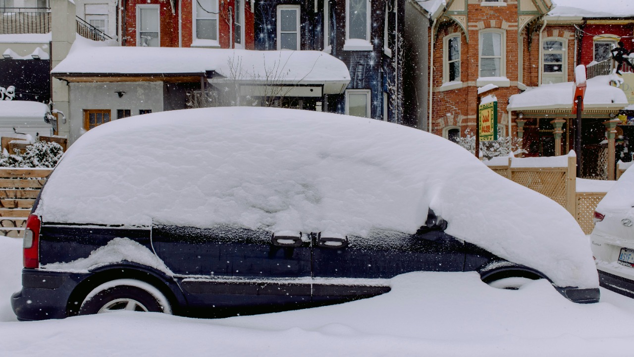Intense snowstorm buries North Carolina beach towns in a winter shock