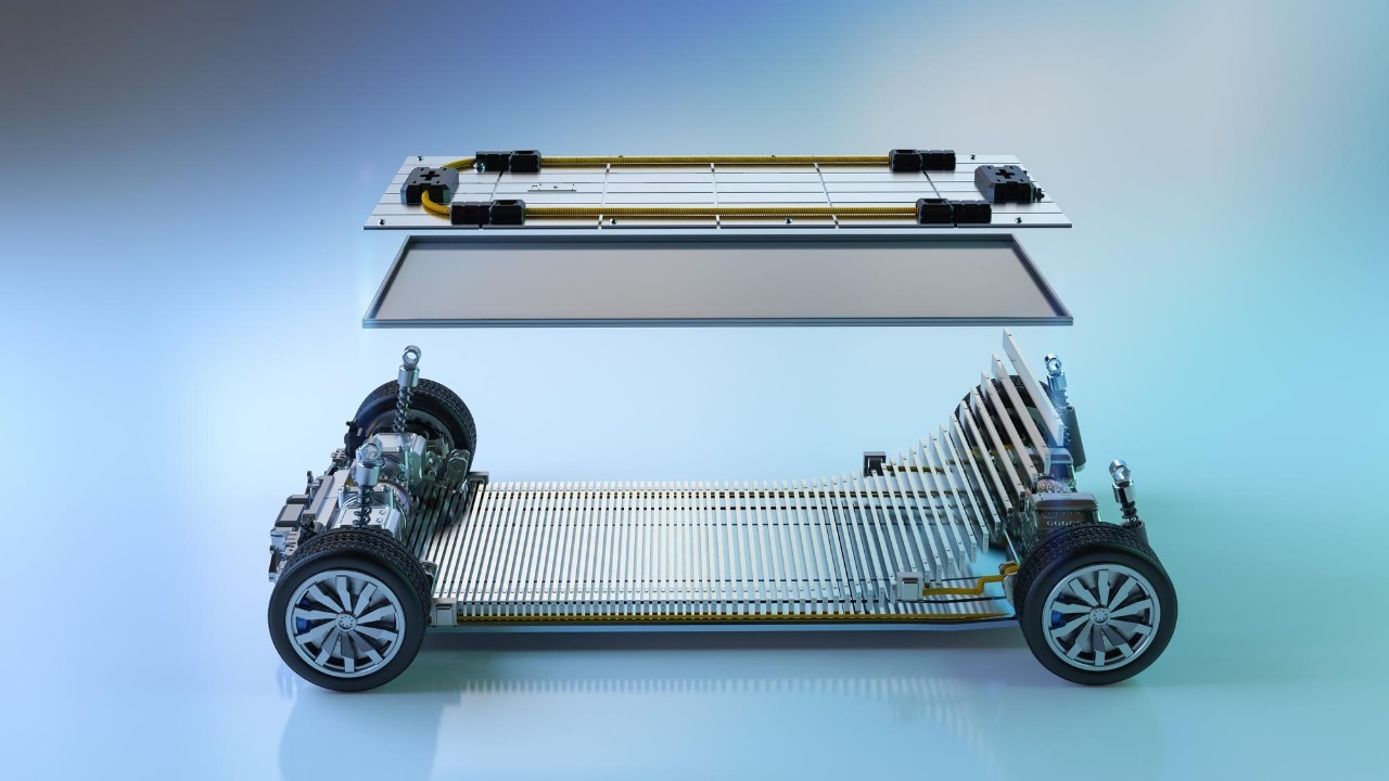 New ultra-powerful EV battery could last centuries, plus 3 more auto shocks