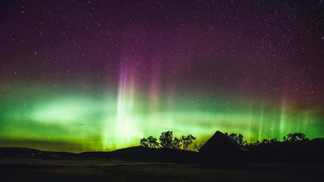 Extremely rare level 8 aurora stuns skywatchers for 1st time in decades