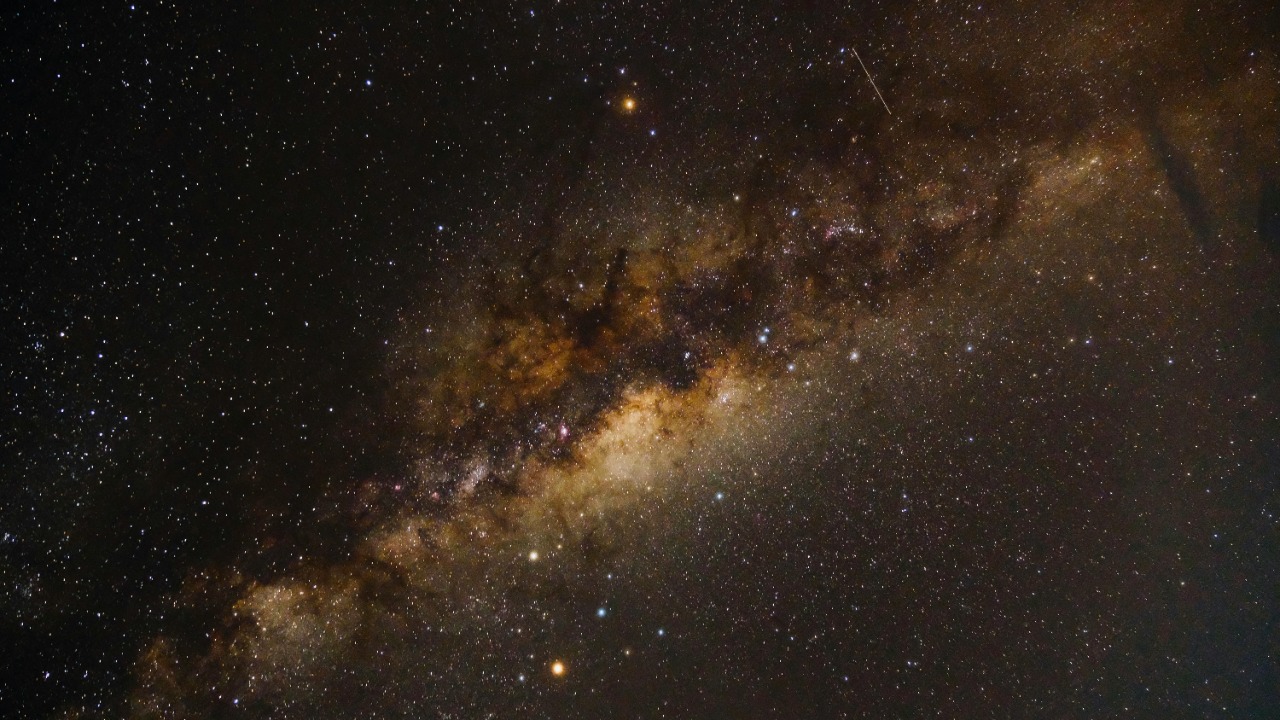 Milky Way found floating on a colossal dark matter sheet millions of light-years wide