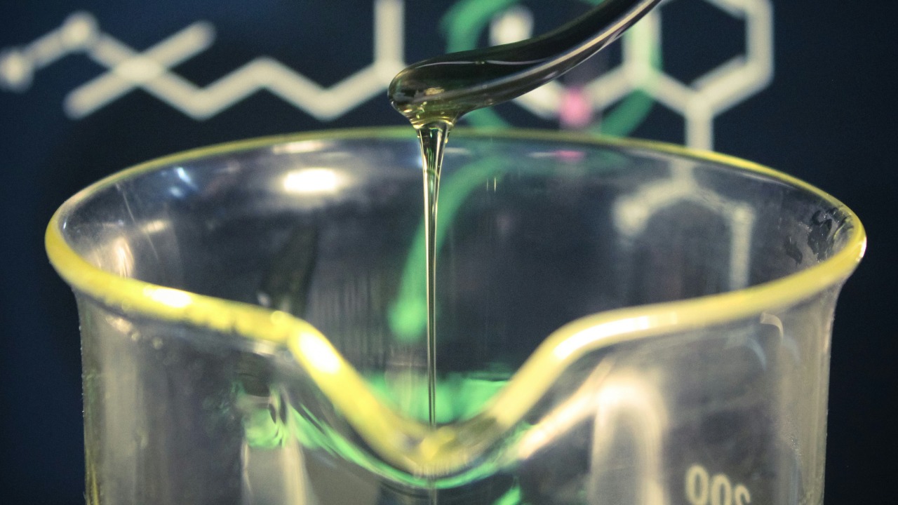 New catalyst flips CO2 into a surprisingly clean fuel source