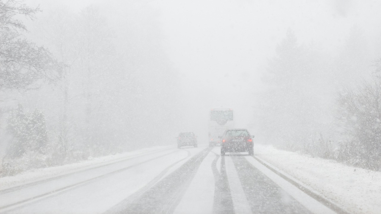 Cold-weather driving habit mechanics say silently kills your transmission