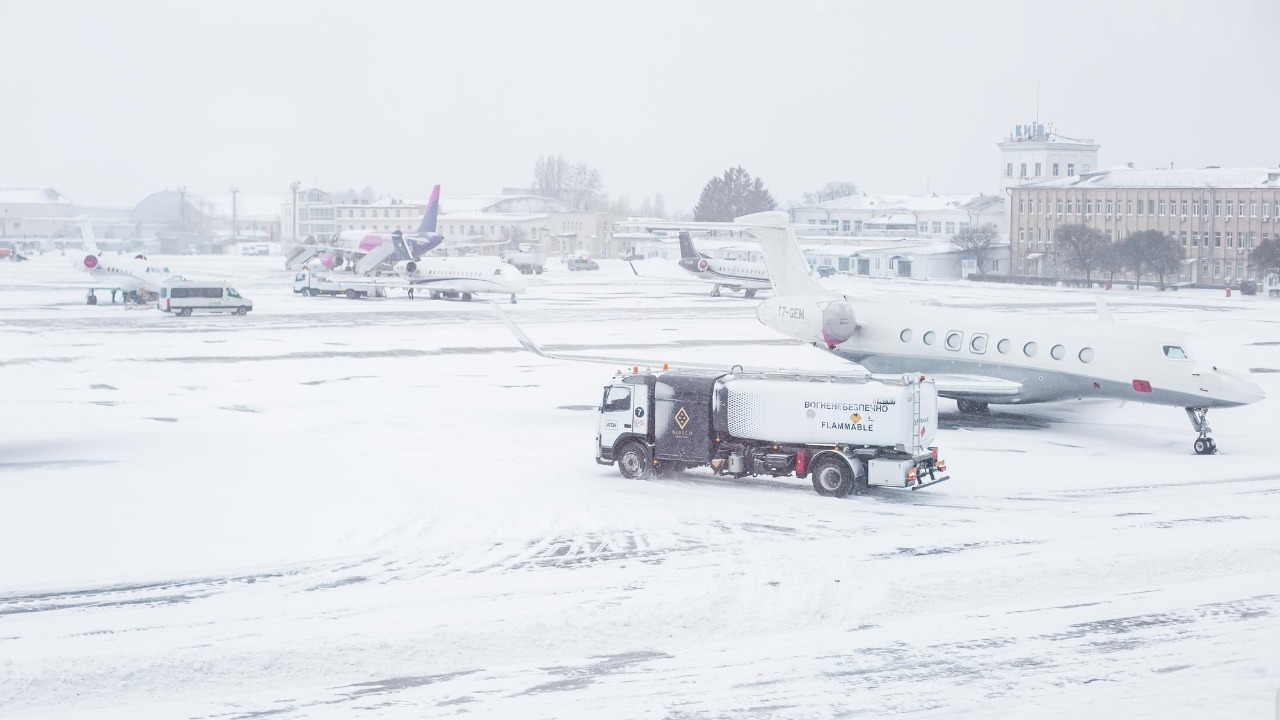 Nor’easter chaos: thousands of US flights axed as Carolinas drown in snow