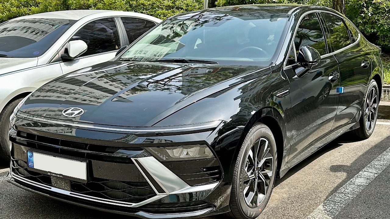 Hyundai Sonata Hybrid — Image Credit: Benespit - CC BY-SA 4.0/Wiki Commons