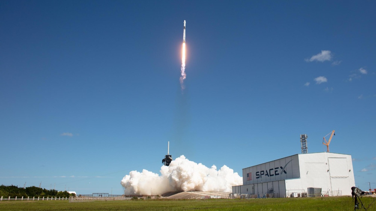 Rocket launch falcon heavy flacon 9 space x Space craft blastoff