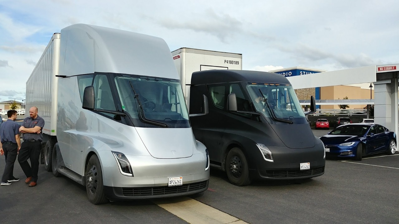 Tesla Semi — Image Credit: Korbitr - Public domain/Wiki Commons