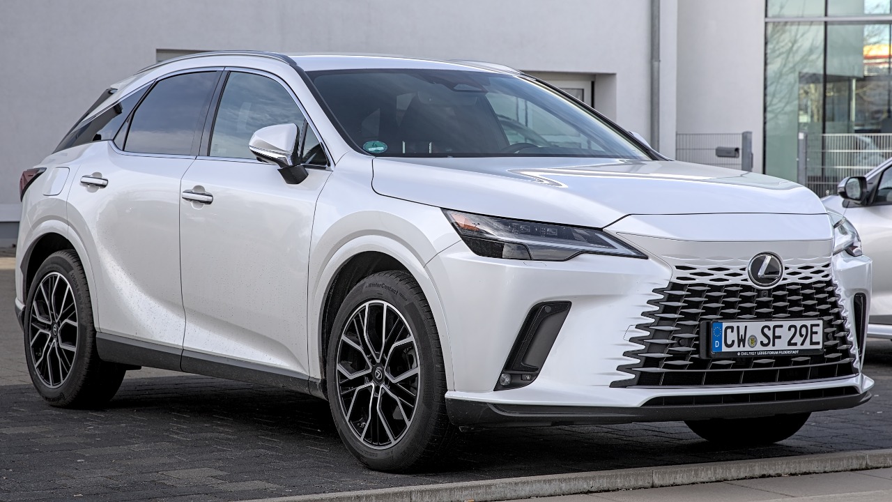 Lexus RX 350h — Image Credit: Alexander-93 - CC BY-SA 4.0/Wiki Commons