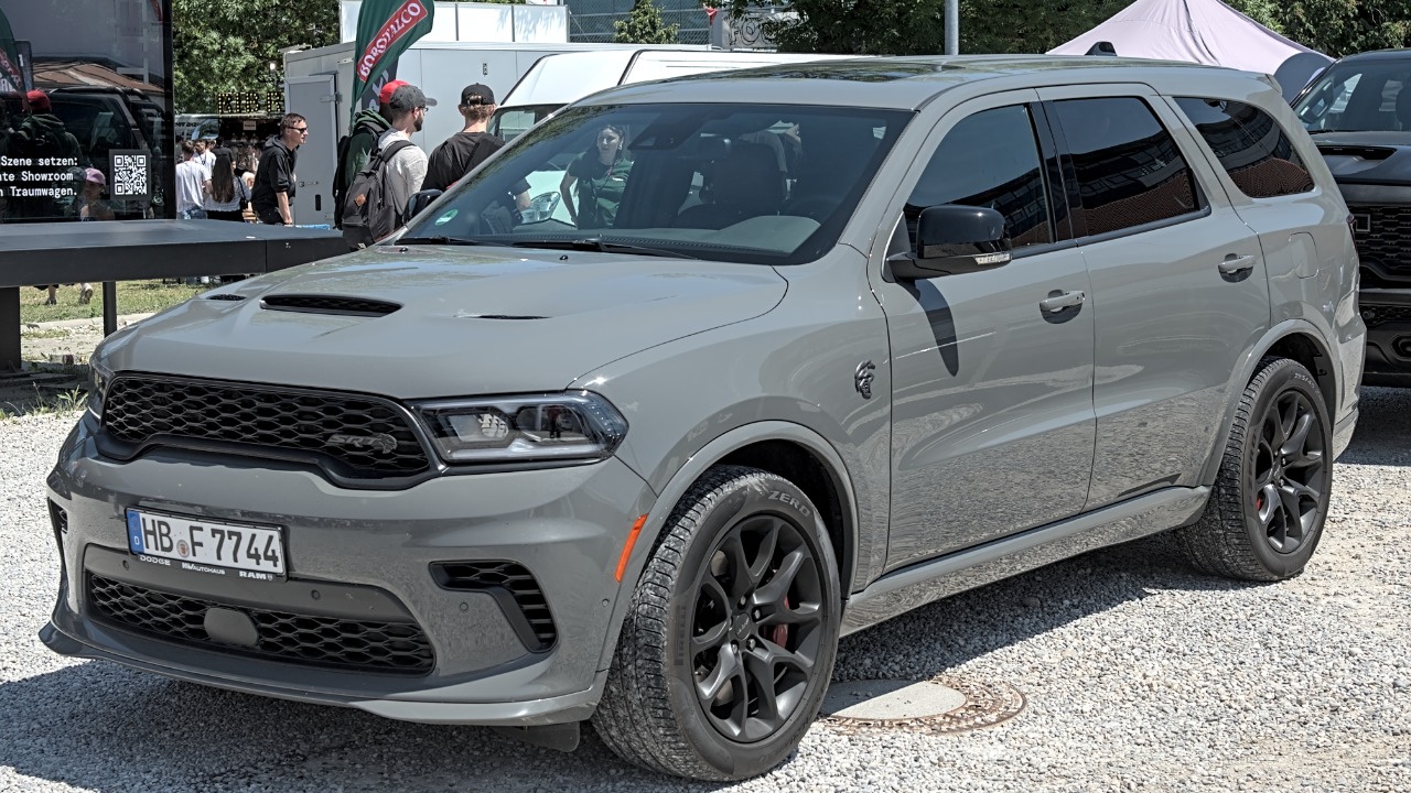 Dodge Durango — Image Credit: Alexander Migl - CC BY-SA 4.0/Wiki Commons