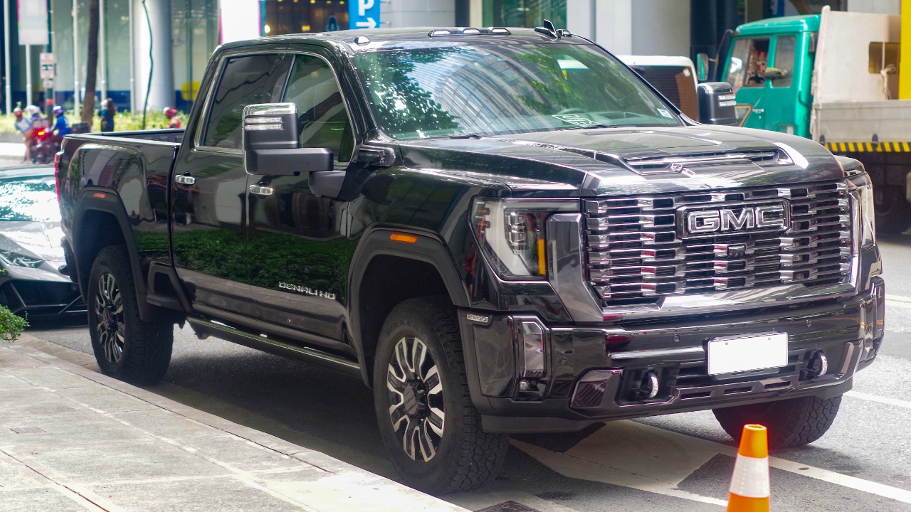 GMC Sierra 3500 — Image Credit: Ethan Llamas - CC BY-SA 4.0/Wiki Commons