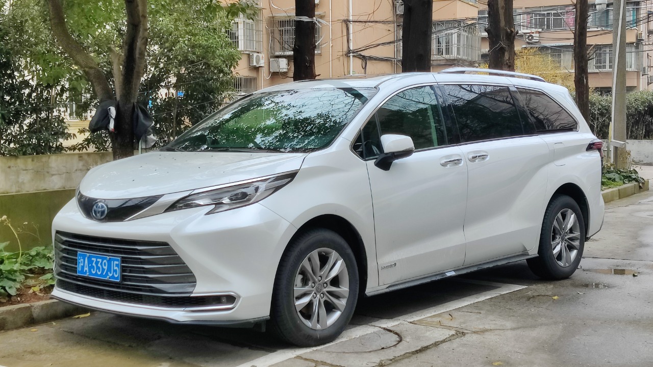 Toyota Sienna — Image Credit: Zotyefan - CC BY-SA 4.0/Wiki Commons