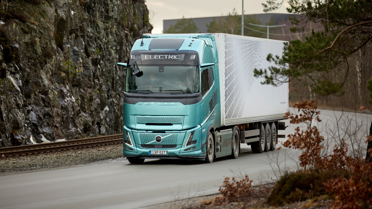 Volvo FH Electric — Image Credit: Lars Ardarve - CC BY-SA 4.0/Wiki Commons