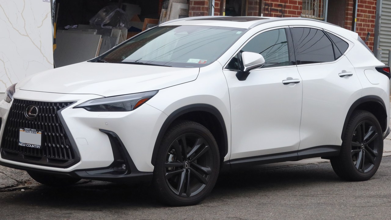 Lexus NX Hybrid — Image Credit: Kevauto - CC BY-SA 4.0/Wiki Commons