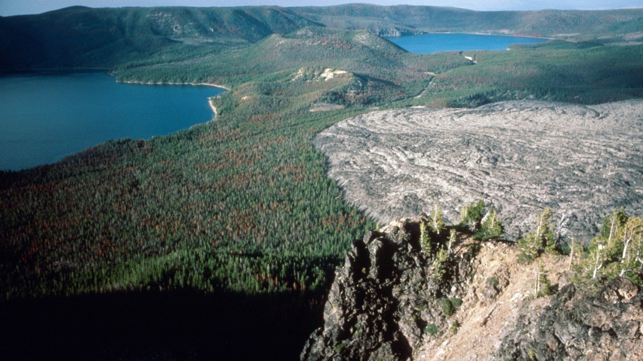 Newberry Volcano — Image Credit: USGS photo by Lyn Topinka - Public domain/Wiki Commons