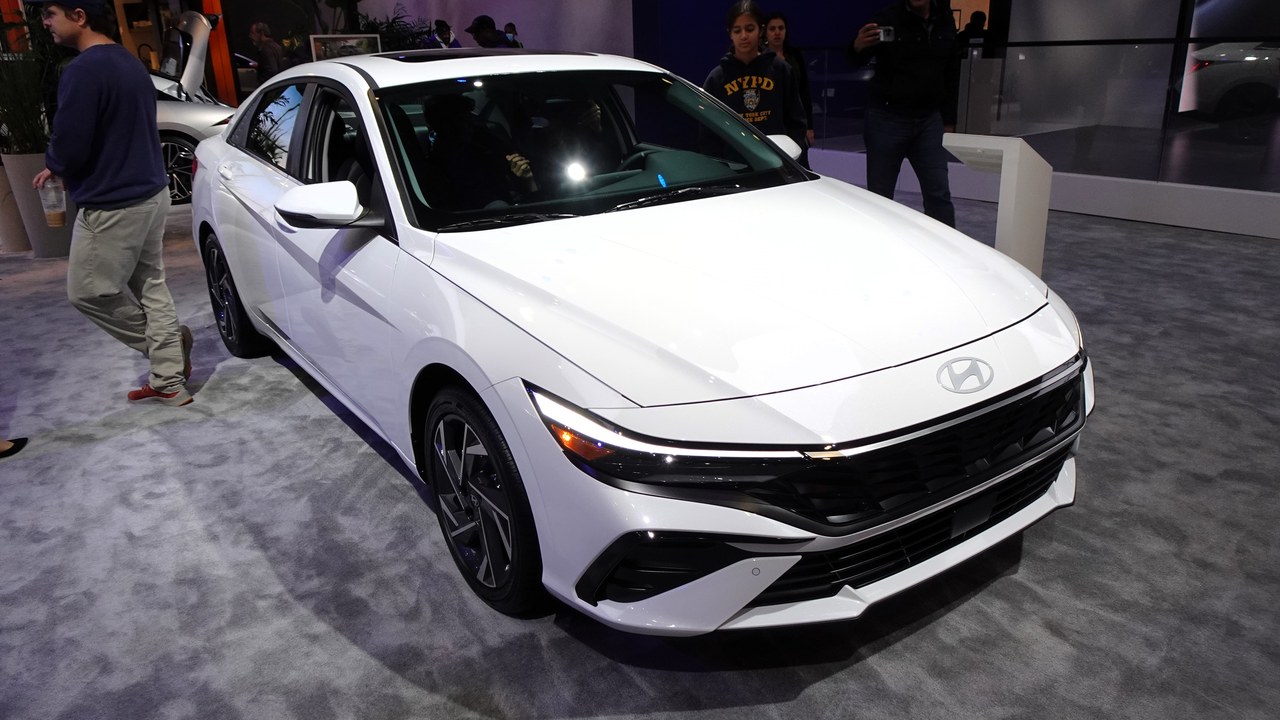 Hyundai Elantra Hybrid Blue — Image Credit: Charles from Port Chester, New York - CC BY 2.0/Wiki Commons