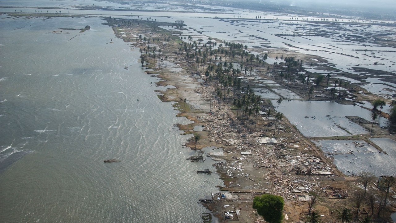Banda Aceh, Indonesia — Image Credit: Photographer's Mate 1st Class Jon Gesch, USN - Public domain/Wiki Commons