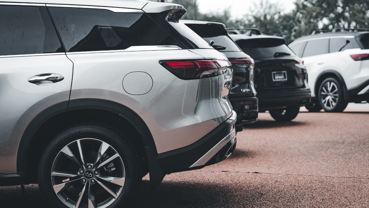 Infiniti QX60 — Image Credit: Erik Mclean/Pexels