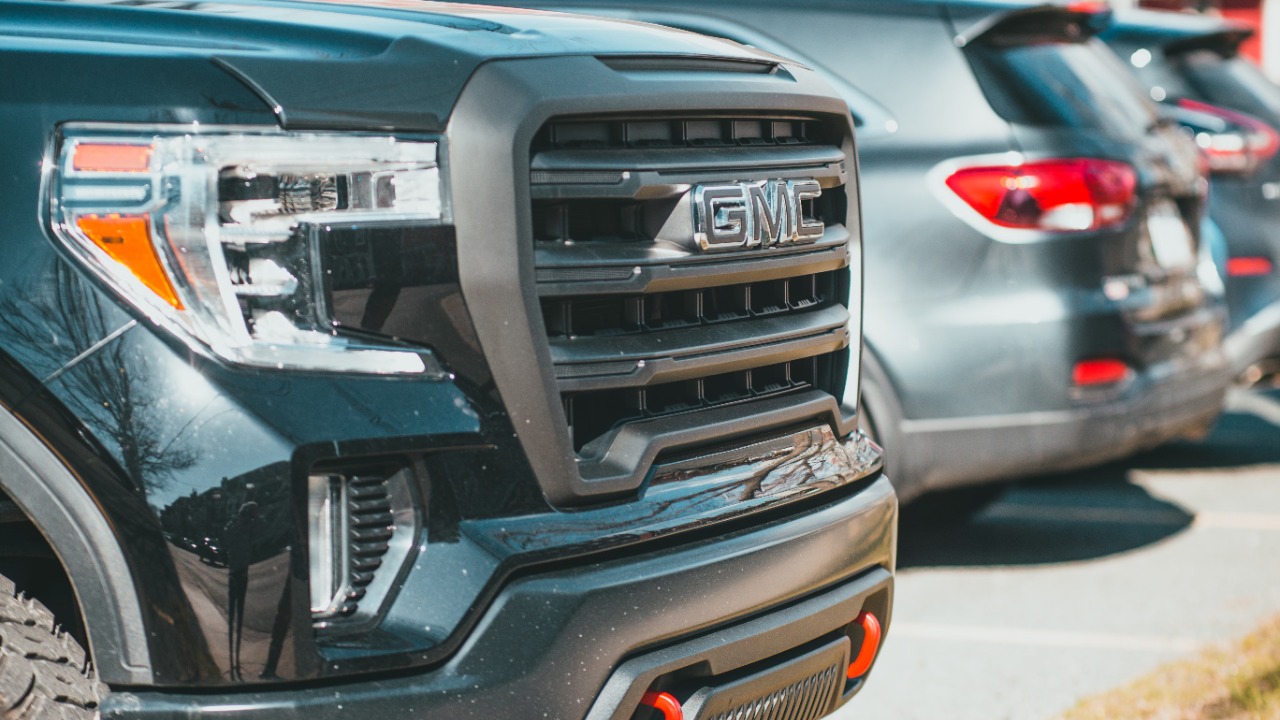 Car bumper — Image Credit: Erik Mclean/Pexels