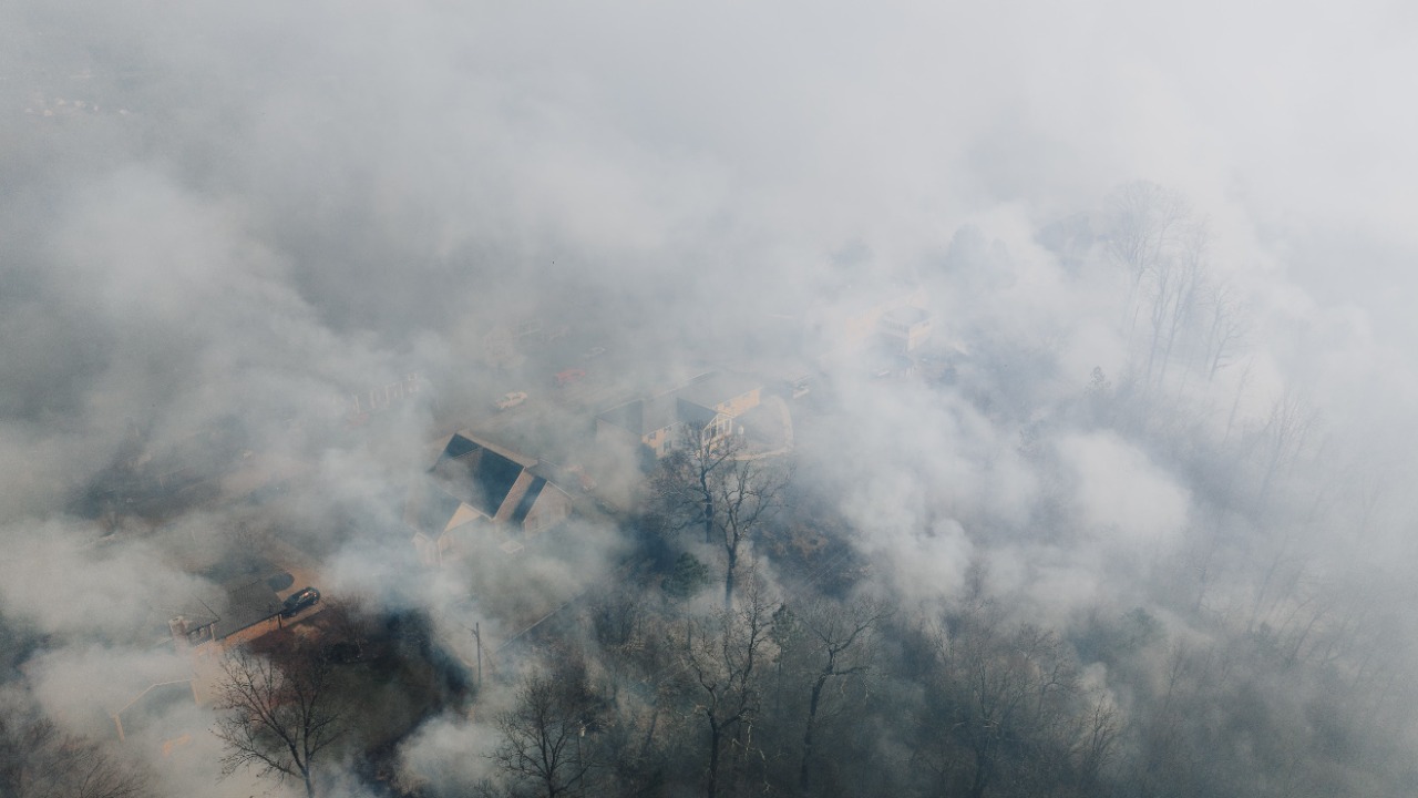 Smoke-Shrouded Neighborhood — Image Credit: K/Pexels