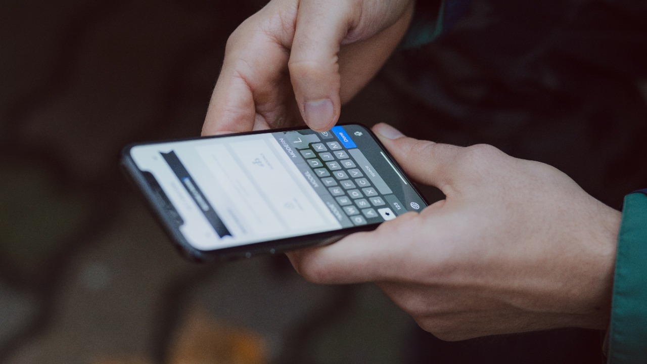 Friends Getting Spam — Image Credit: freestocks.org/Pexels