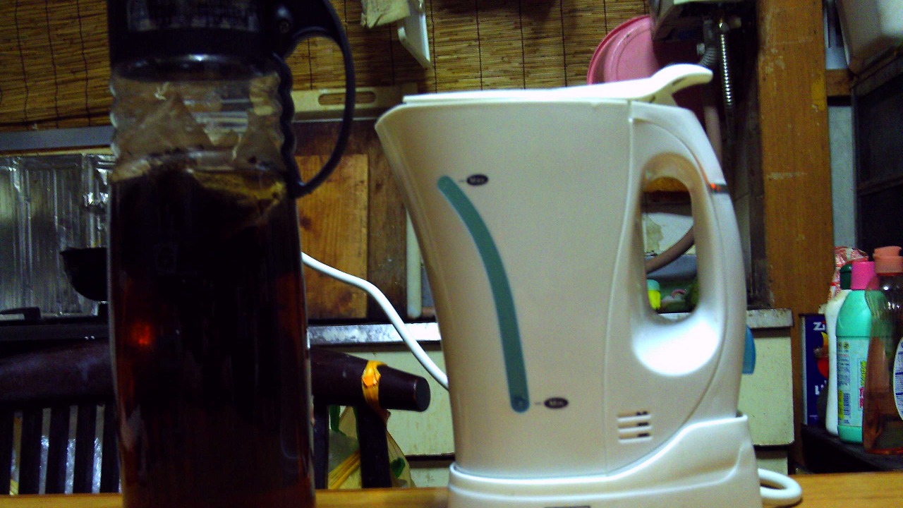 Electric kettles — Image Credit: MASA（投稿者本人撮影） - CC BY-SA 3.0/Wiki Commons