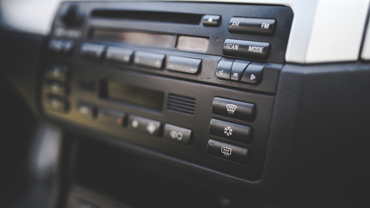 Dropping AM radio — Image Credit: Karolina Grabowska