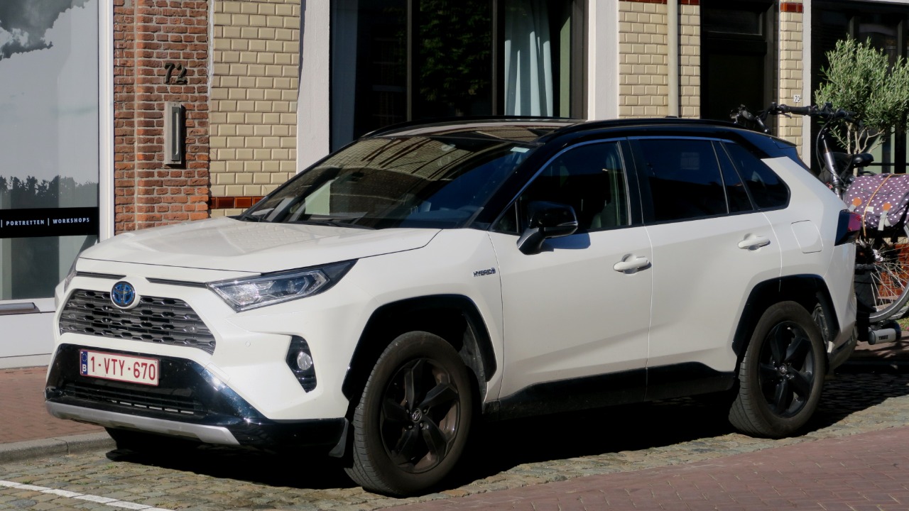 Toyota RAV4 Hybrid — Image Credit: Charles01 - CC BY-SA 4.0/Wiki Commons