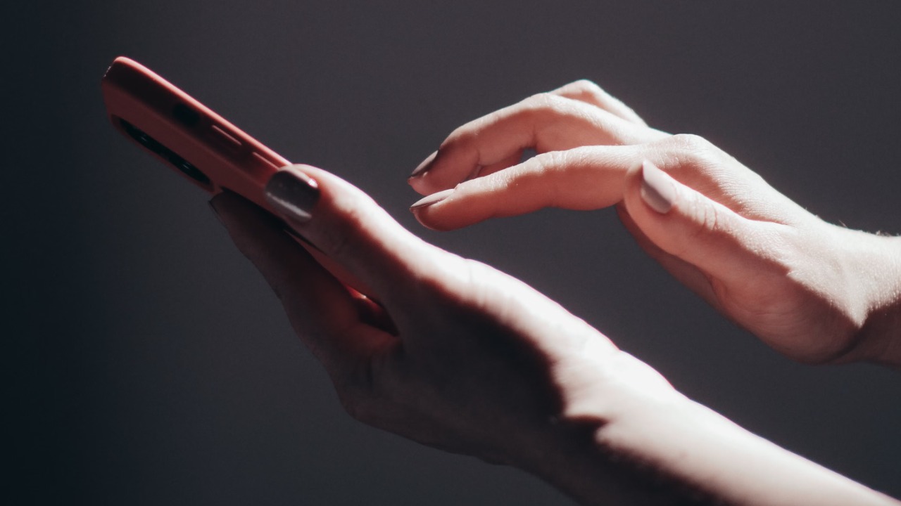 Camera Indicator Light — Image Credit: Kindel Media/Pexels