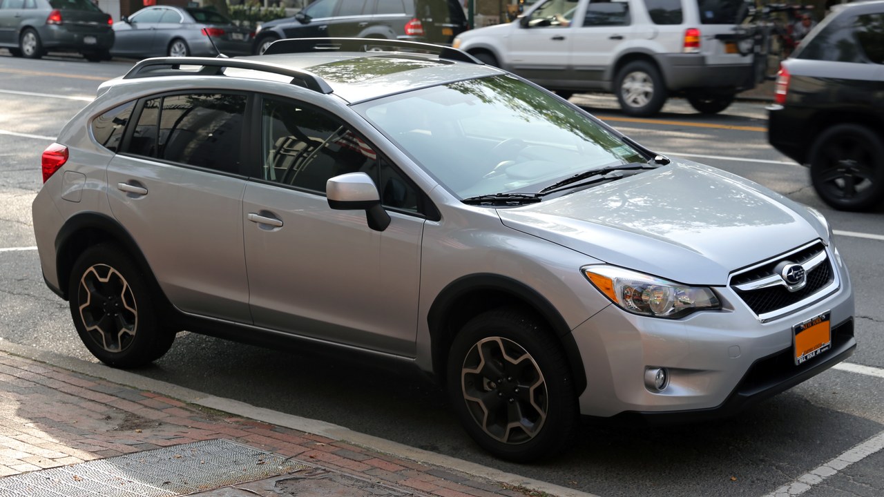 2013 Subaru XV Crosstrek, front left view.jpg
