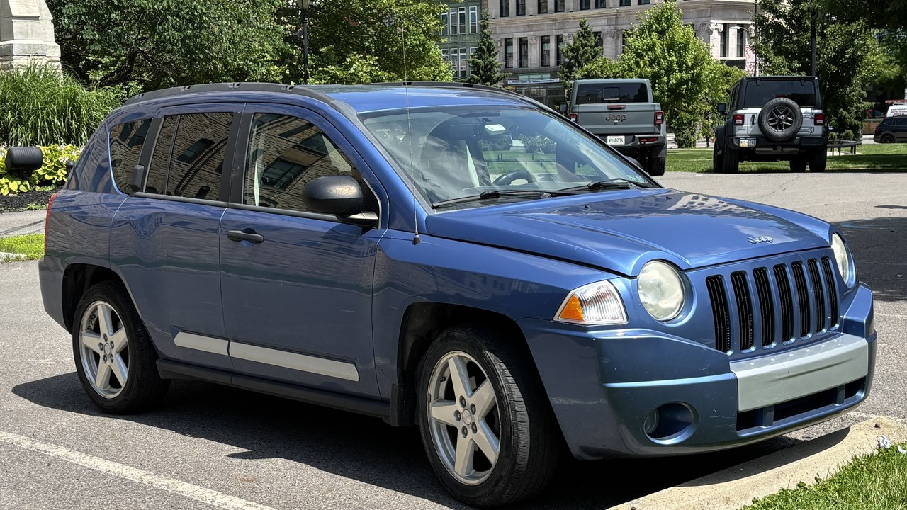 Jeep Compass — Image Credit: Cutlass - CC0/Wiki Commons