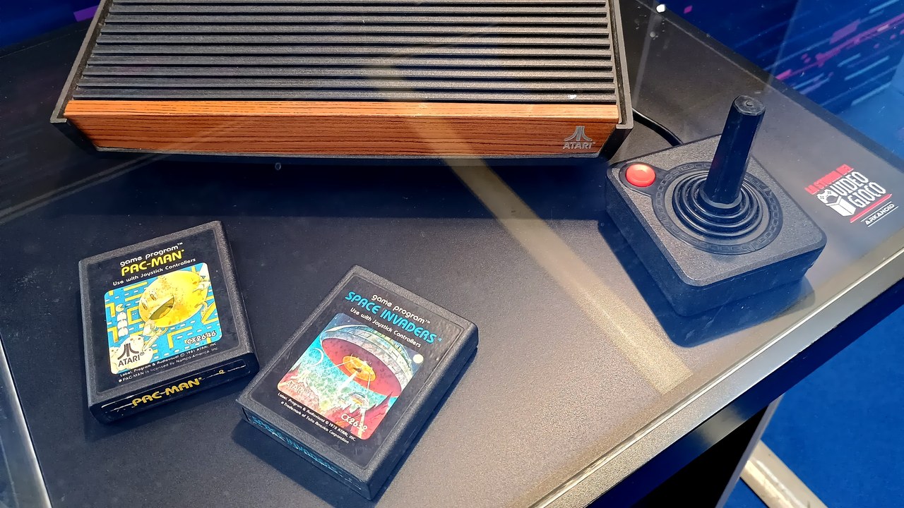 Atari 2600 — Image Credit: A7N8X - CC0/Wiki Commons
