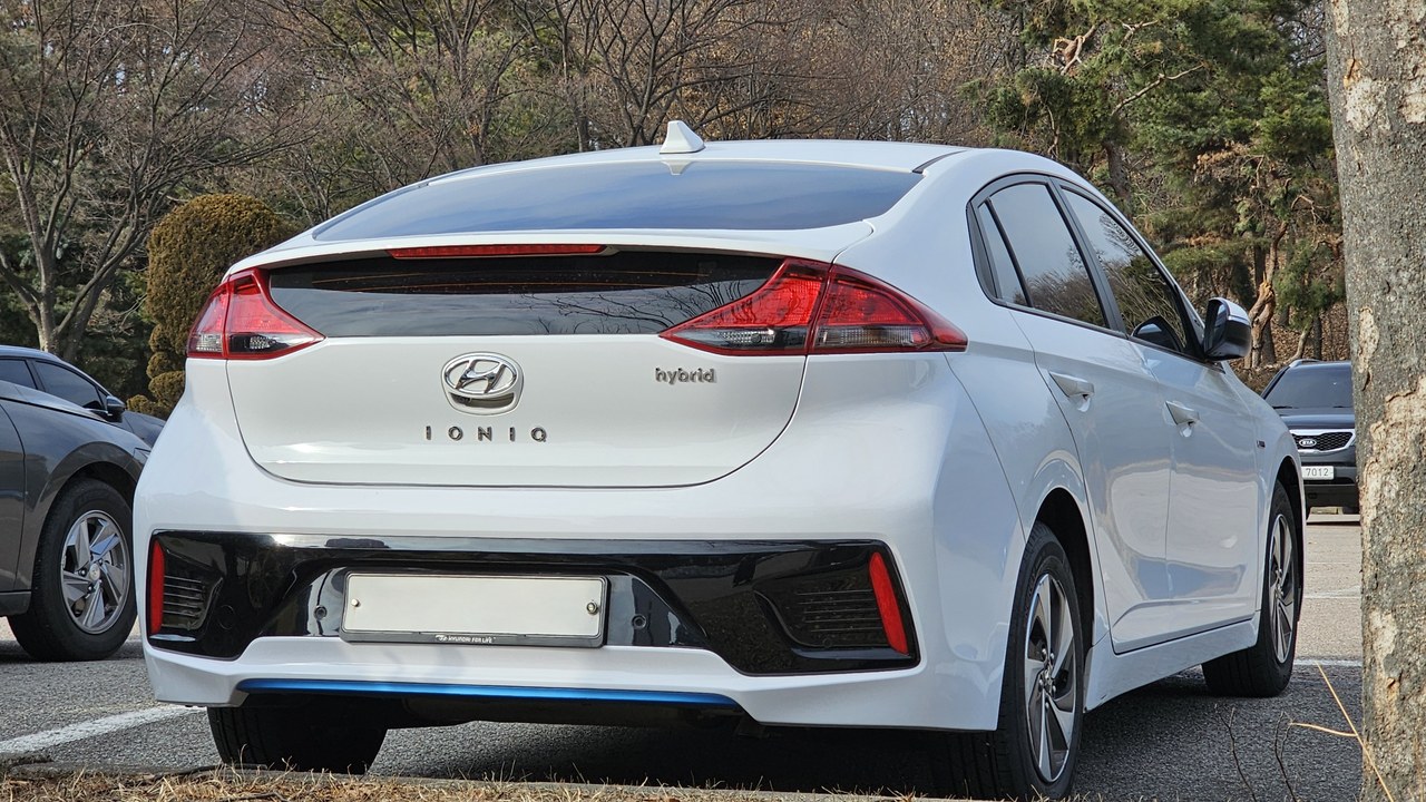 Hyundai Ioniq — Image Credit: Damian B Oh - CC BY-SA 4.0/Wiki Commons