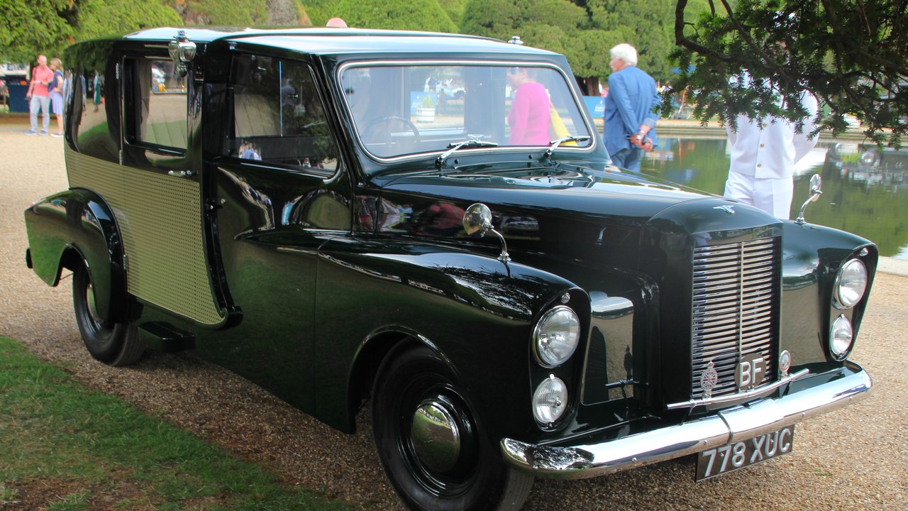 Austin FX4 — Image Credit: MrWalkr - CC BY-SA 4.0/Wiki Commons