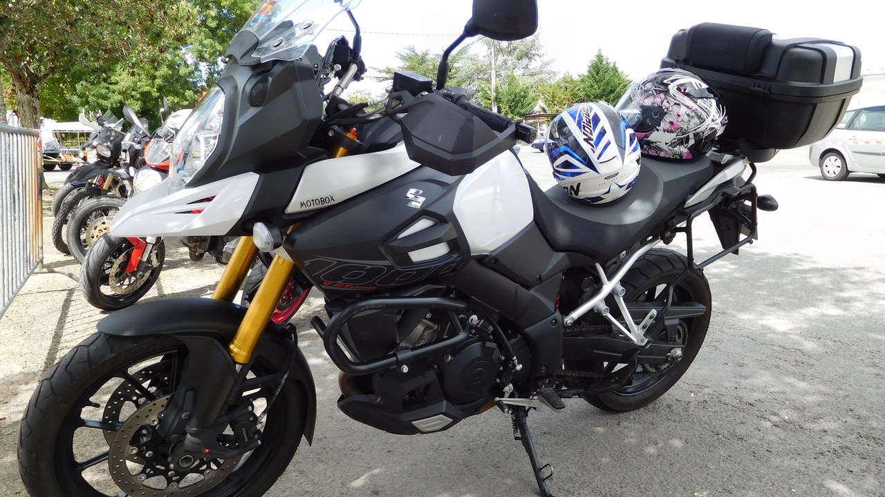 Suzuki V-Strom — Image Credit: Cjp24 - CC BY-SA 4.0/Wiki Commons