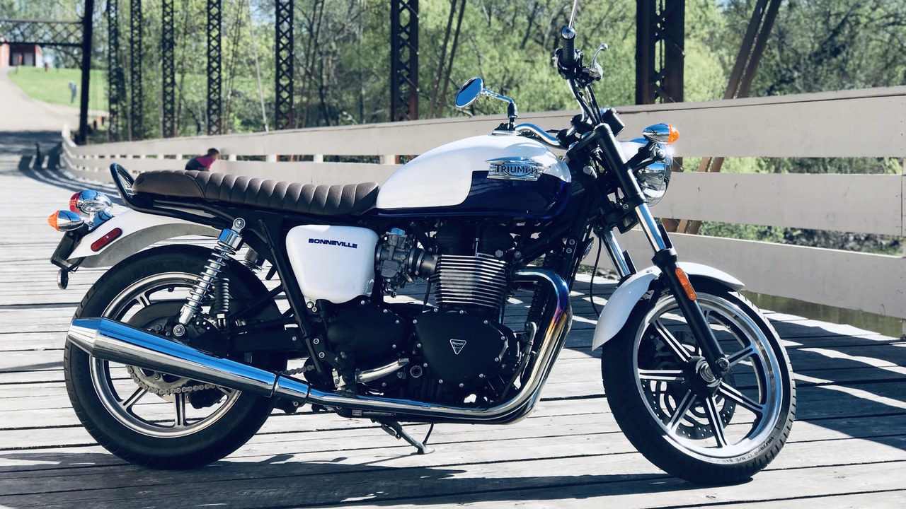 Triumph Bonneville — Image Credit: QK2222VX - CC BY-SA 4.0/Wiki Commons