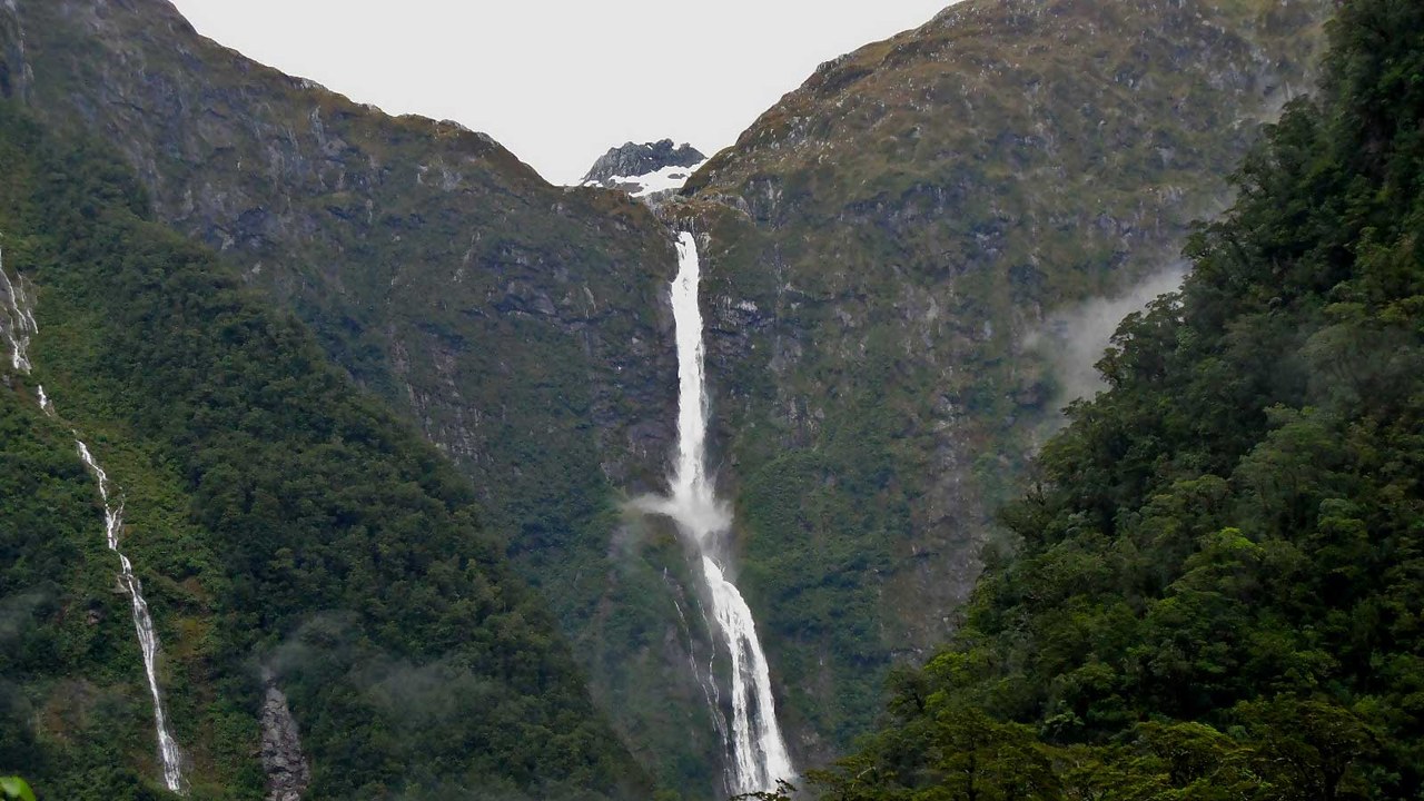Sutherland Falls — Image Credit: Ray Hayward - CC BY-SA 3.0/Wiki Commons
