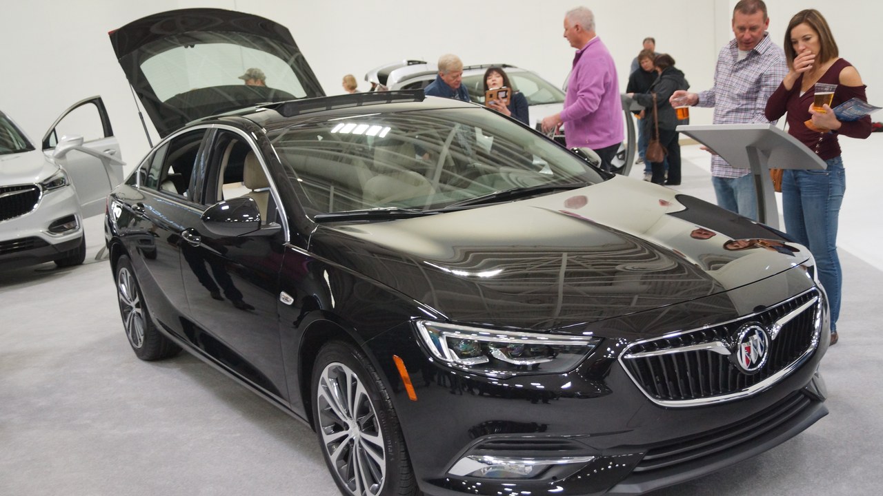 Buick Regal — Image Credit: Greg Gjerdingen from Willmar, USA - CC BY 2.0/Wiki Commons