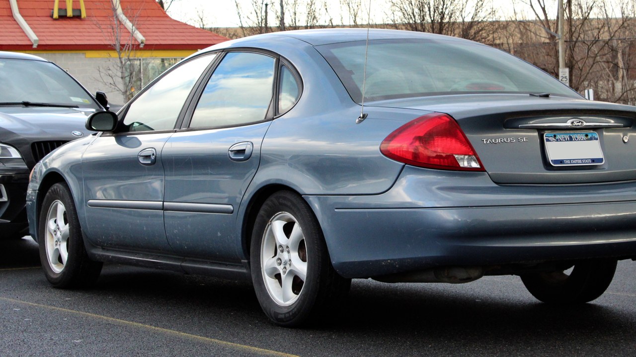 Ford Taurus — Image Credit: Kevauto - CC BY-SA 4.0/Wiki Commons