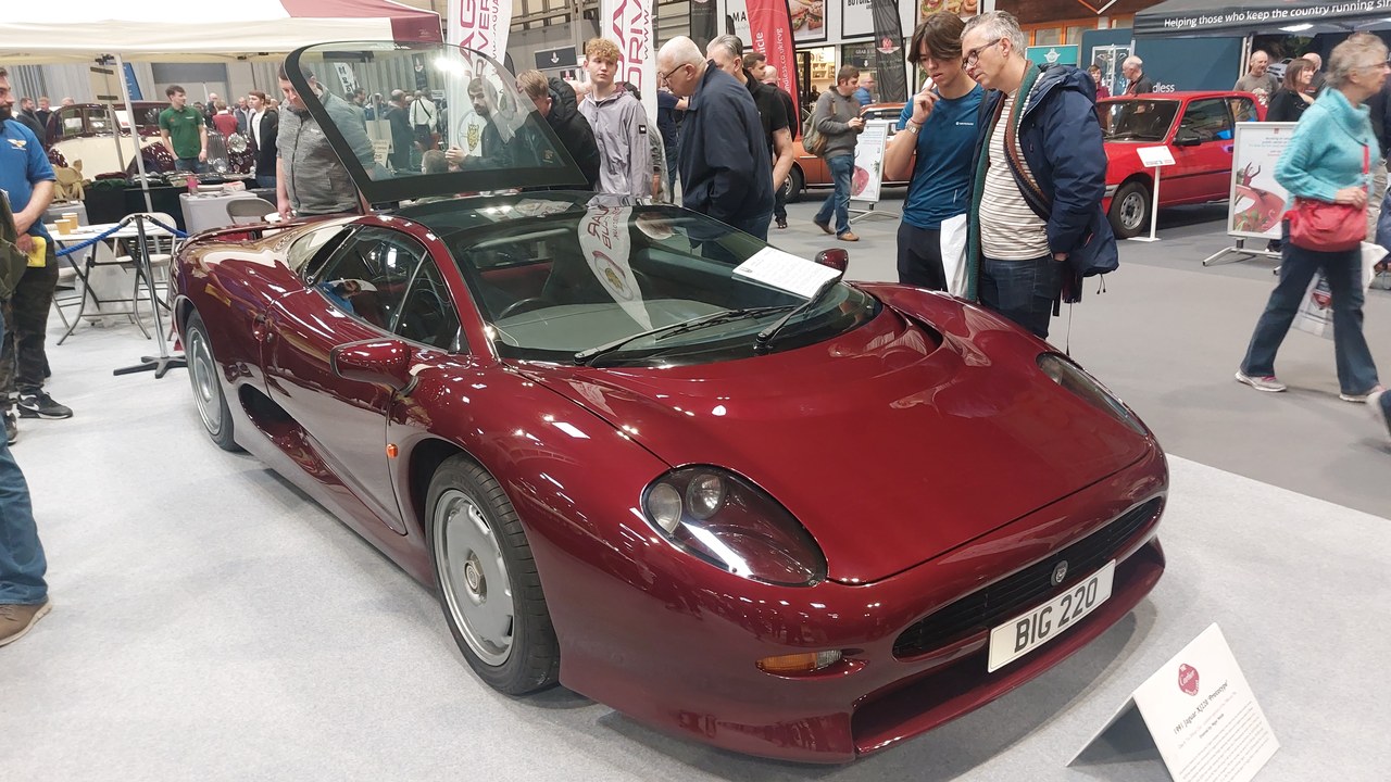 Jaguar XJ220 — Image Credit: Kieran White from Manchester, England - CC BY 2.0/Wiki Commons