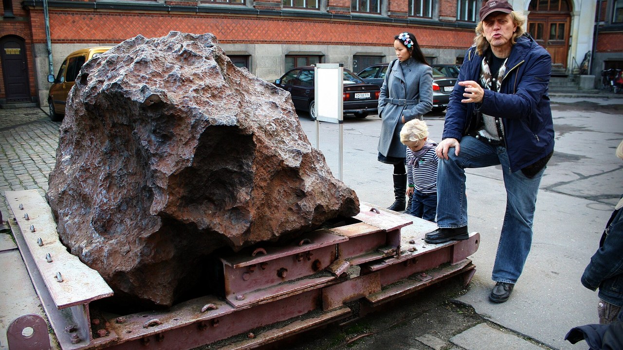 Agpalilik meteorite — Image Credit: Mads Bødker - CC BY 2.0/Wiki Commons