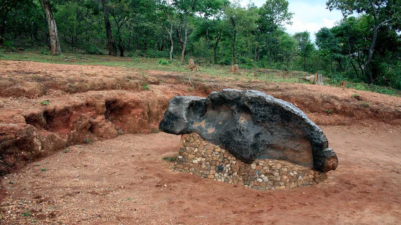 Mbozi meteorite — Image Credit: Christiaan Zeelenberg - CC BY-SA 2.0/Wiki Commons