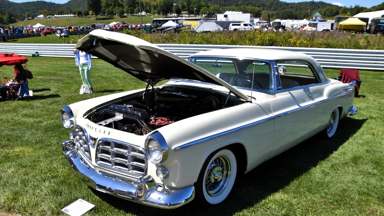 Chrysler 300 — Image Credit: Charles from Port Chester, New York - CC0/Wiki Commons