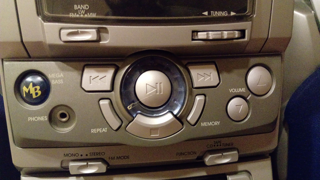 CD player — Image Credit: Donald Trung Quoc Don (Chữ Hán: 徵國單) - CC BY-SA 4.0/Wiki Commons