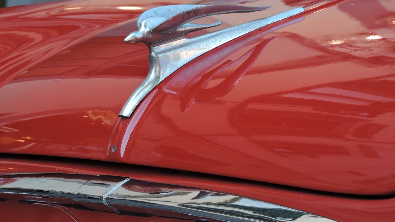 Hood ornament — Image Credit: Naioli - CC BY-SA 4.0/Wiki Commons