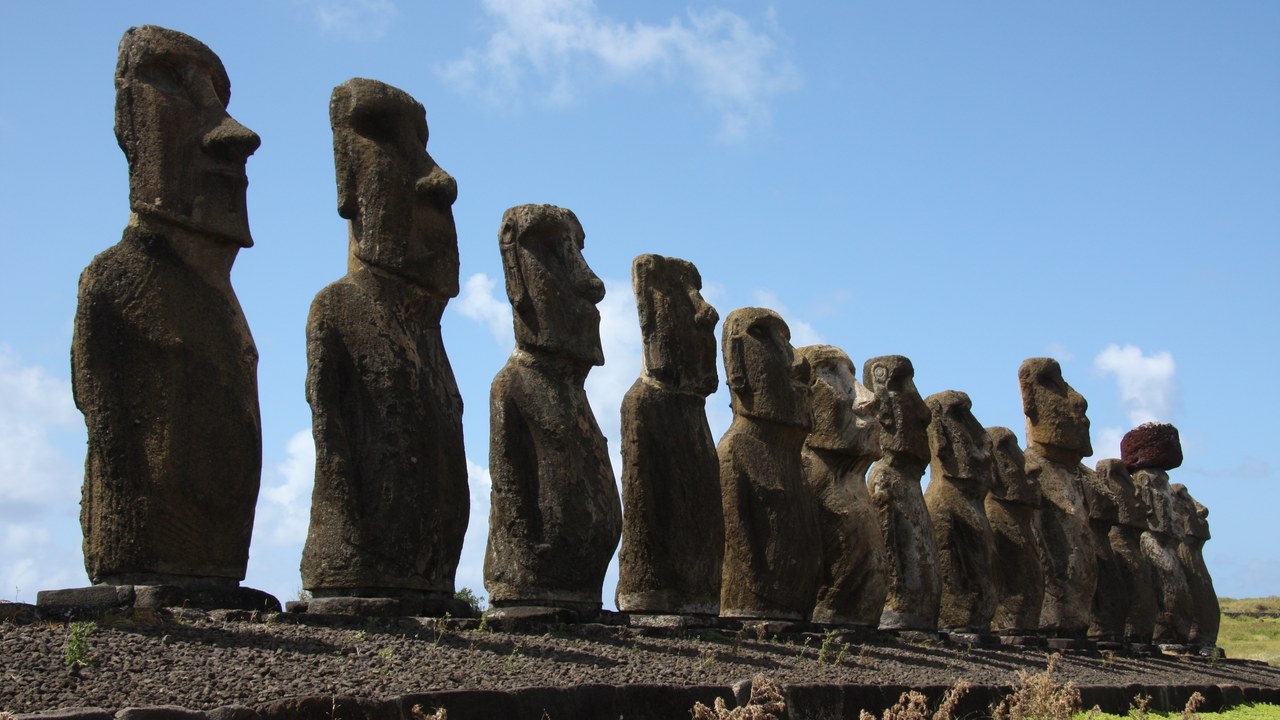 The moai of Rapa Nui (Easter Island) — Image Credit: Docrgd - CC BY 4.0/Wiki Commons
