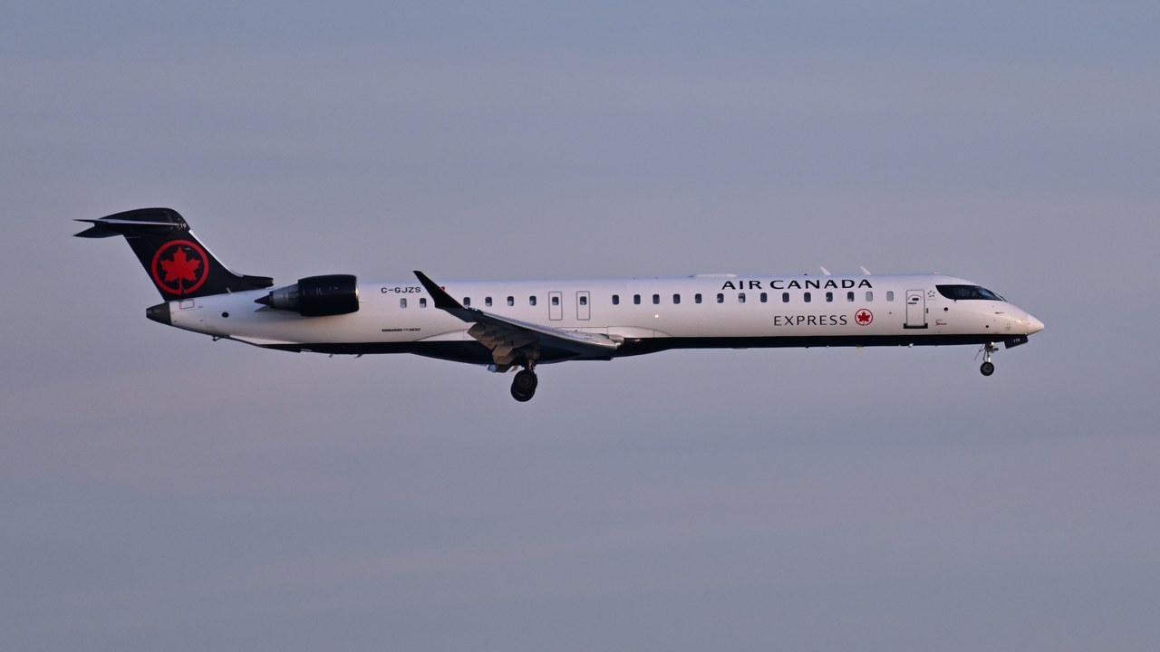 Bombardier CRJ900 — Image Credit: 4300streetcar - CC BY 4.0/Wiki Commons