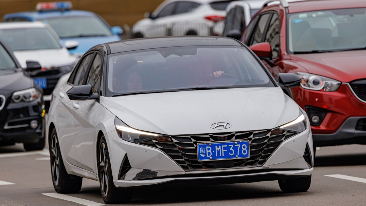 Hyundai Elantra Hybrid Blue — Image Credit: Dinkun Chen - CC BY-SA 4.0/Wiki Commons