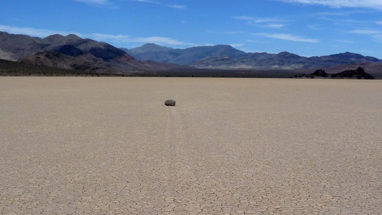 The sailing stones of Death Valley — Image Credit: Daniel Mayer (mav) - CC BY-SA 3.0/Wiki Commons