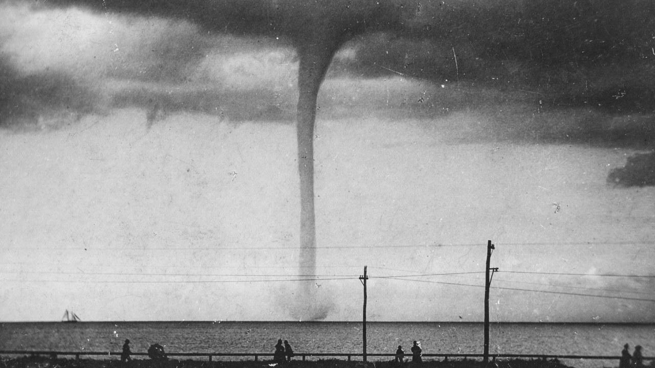 Waterspout — Image Credit: https://www.flickr.com/people/95329455@N02 - CC BY 2.0/Wiki Commons